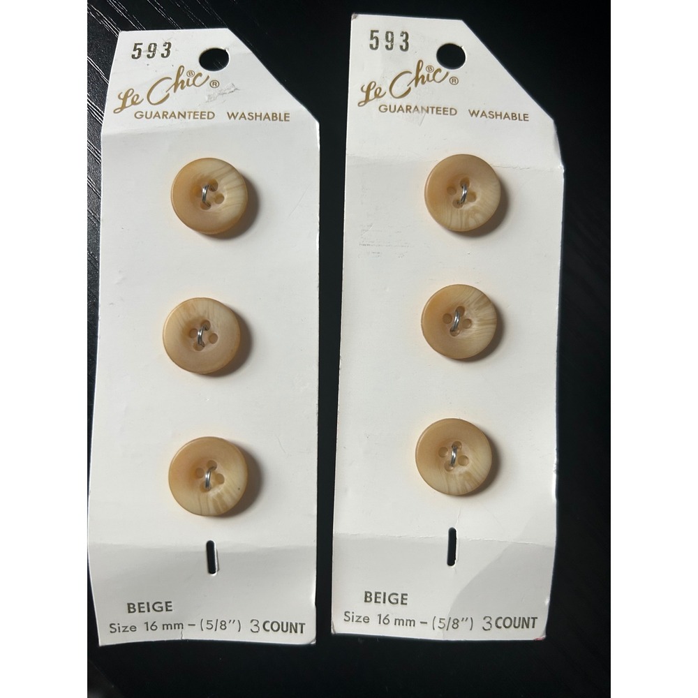 Vintage Le Chic #593 Beige 16mm Buttons 2 Cards 6 Total NOS‎ Italy Made